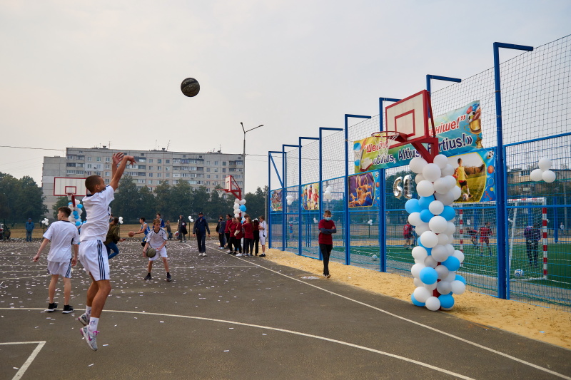 У школі №61 відкрили реконструйований стадіон