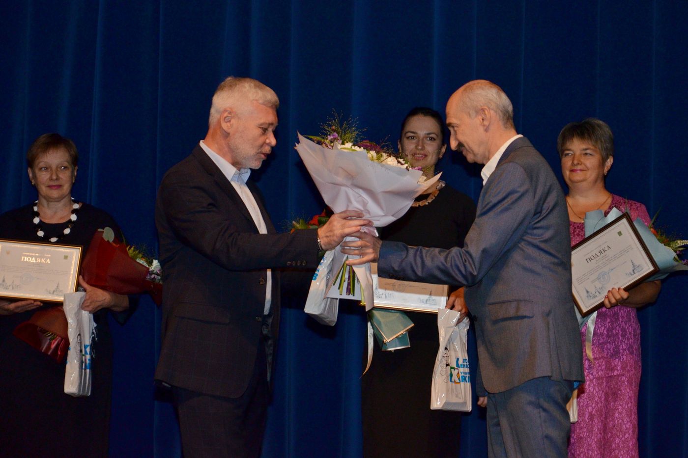 У театрі Пушкіна привітали вчителів Індустріального району