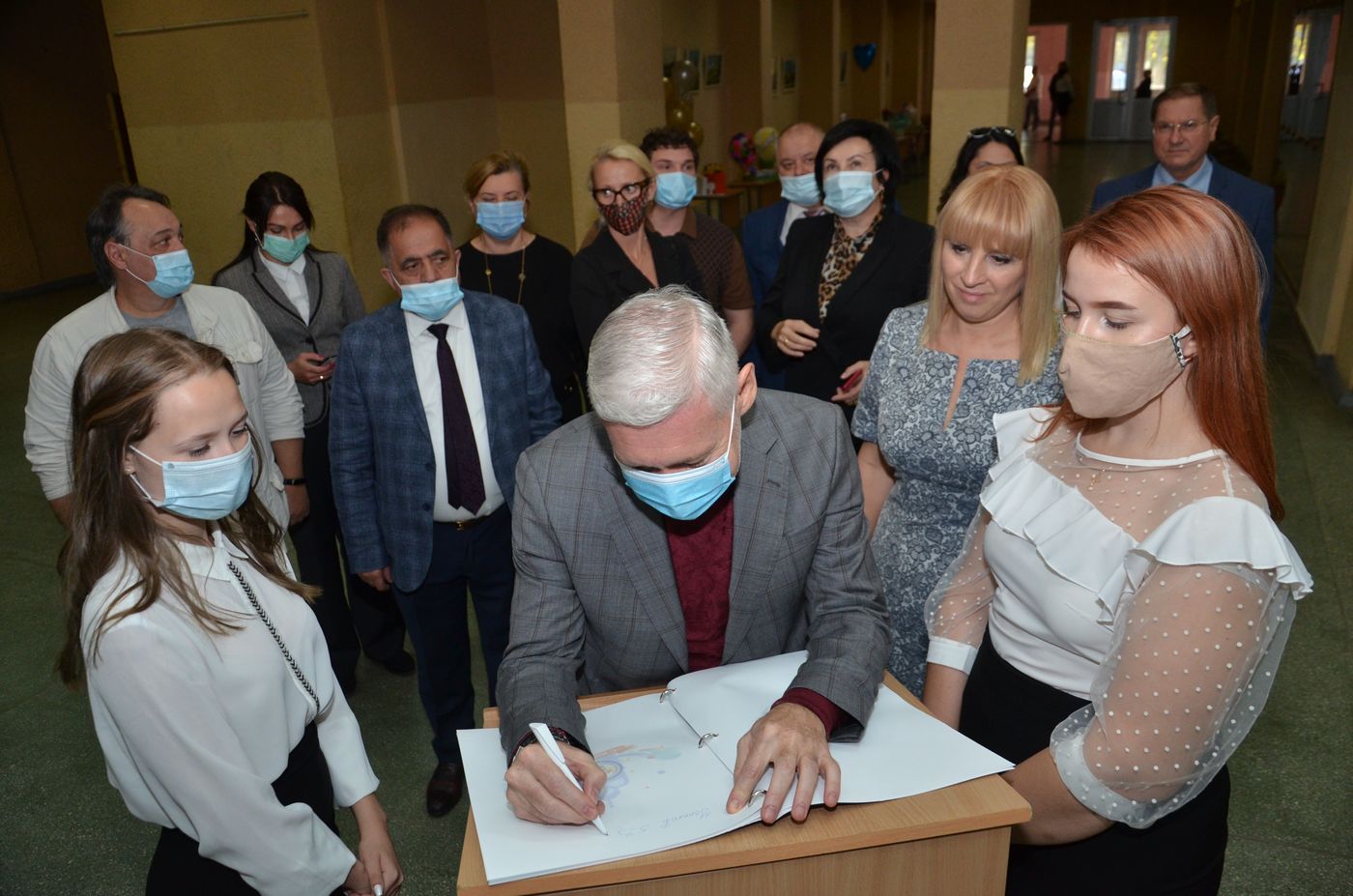 Найбільша школа Харкова відзначила 35-річчя