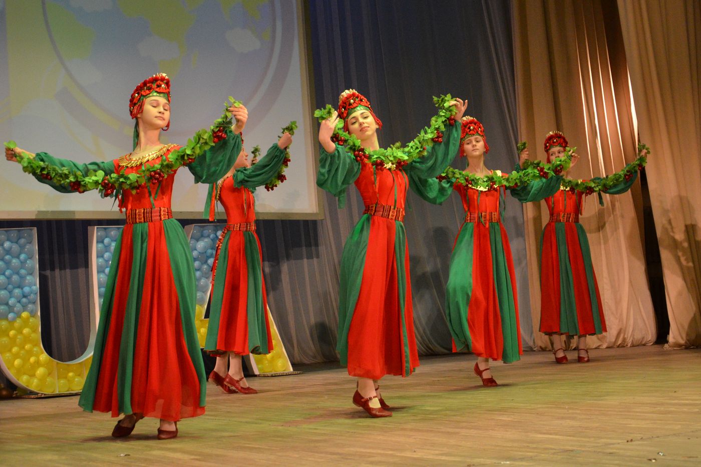 Найбільша школа Харкова відзначила 35-річчя