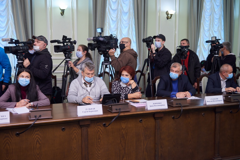 Медпрацівники, вчителі та водії електротранспорту в Харкові будуть застраховані від коронавірусу