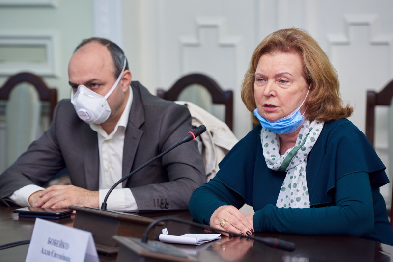 Медпрацівники, вчителі та водії електротранспорту в Харкові будуть застраховані від коронавірусу