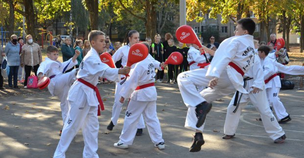 У дитячій спортшколі на Салтівці відкрили новий стадіон