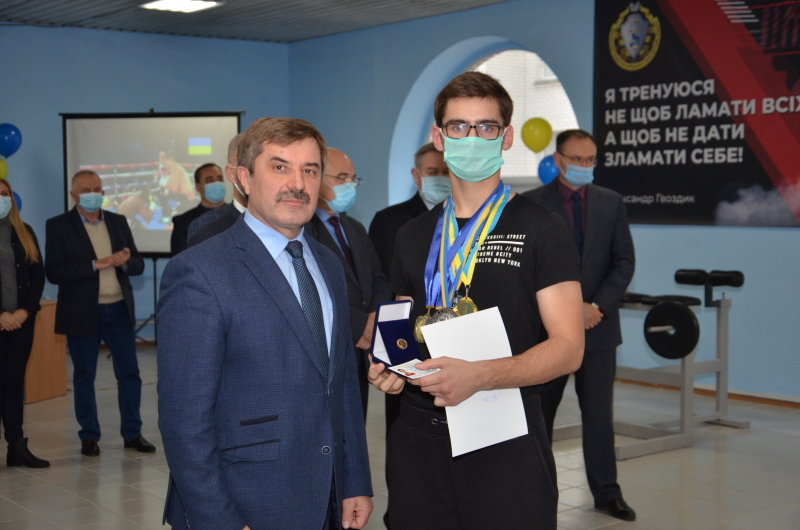 В юридичному університеті імені Ярослава Мудрого відкрили новий спортзал