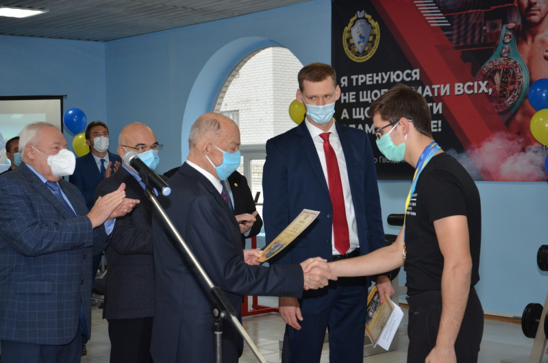 В юридичному університеті імені Ярослава Мудрого відкрили новий спортзал