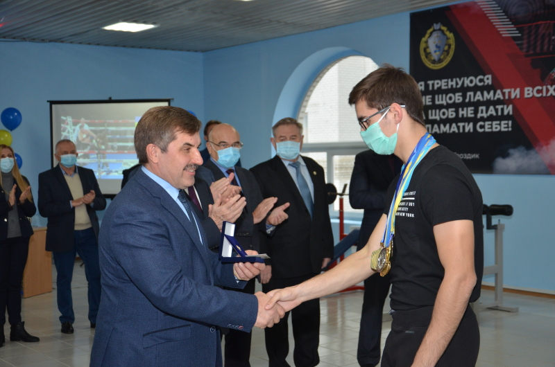 В юридичному університеті імені Ярослава Мудрого відкрили новий спортзал