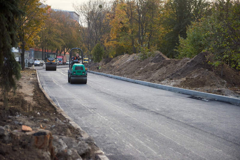 На перехресті перед Велозаводським мостом встановили світлофори
