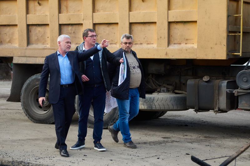 На перехресті перед Велозаводським мостом встановили світлофори