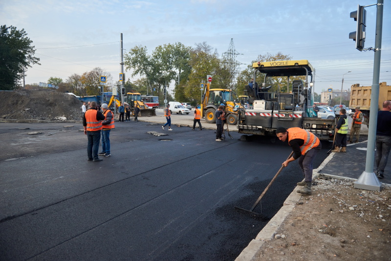 На перехресті перед Велозаводським мостом встановили світлофори
