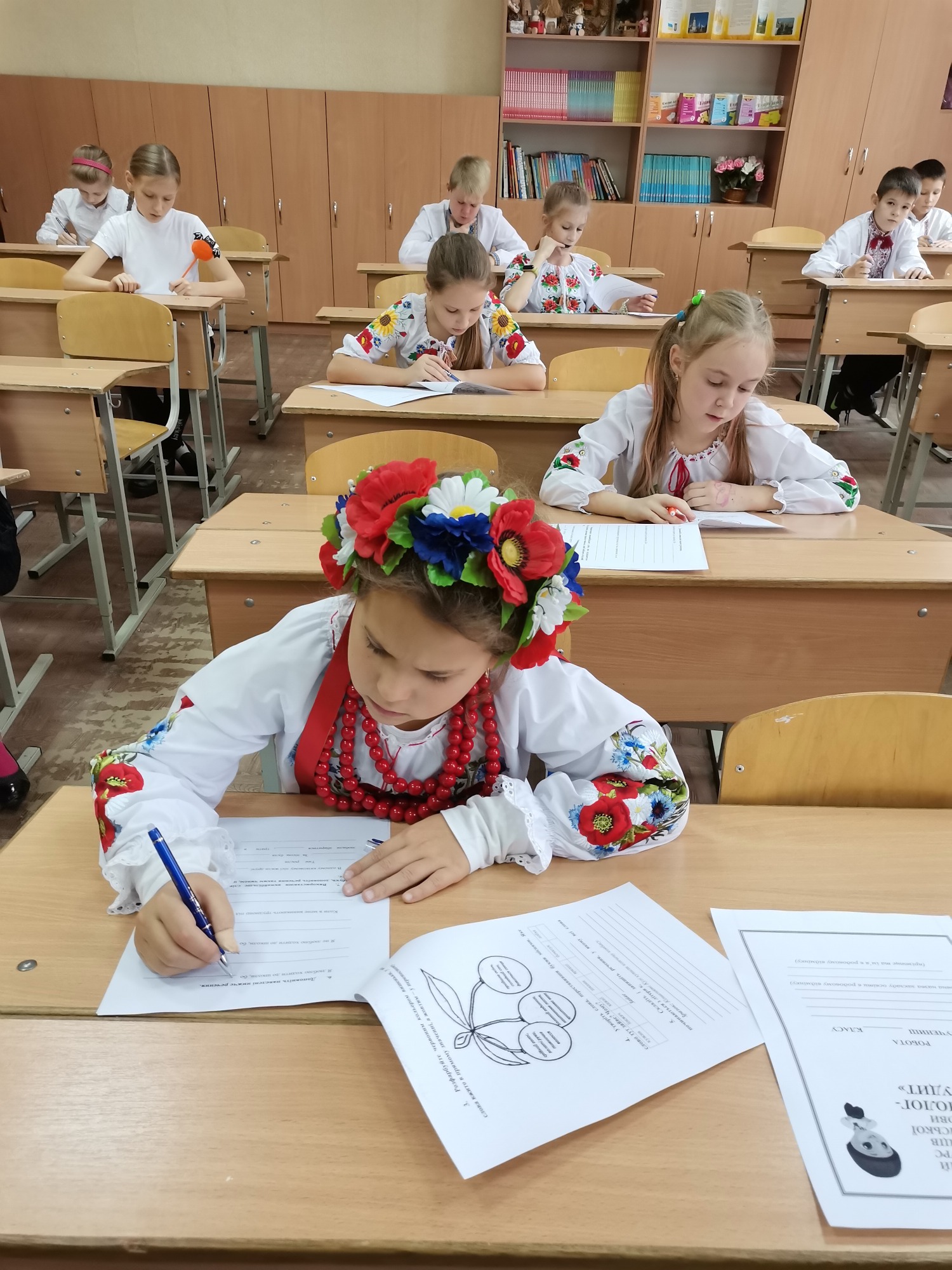 До Дня української писемності у харківських школах пройшов конкурс юних філологів