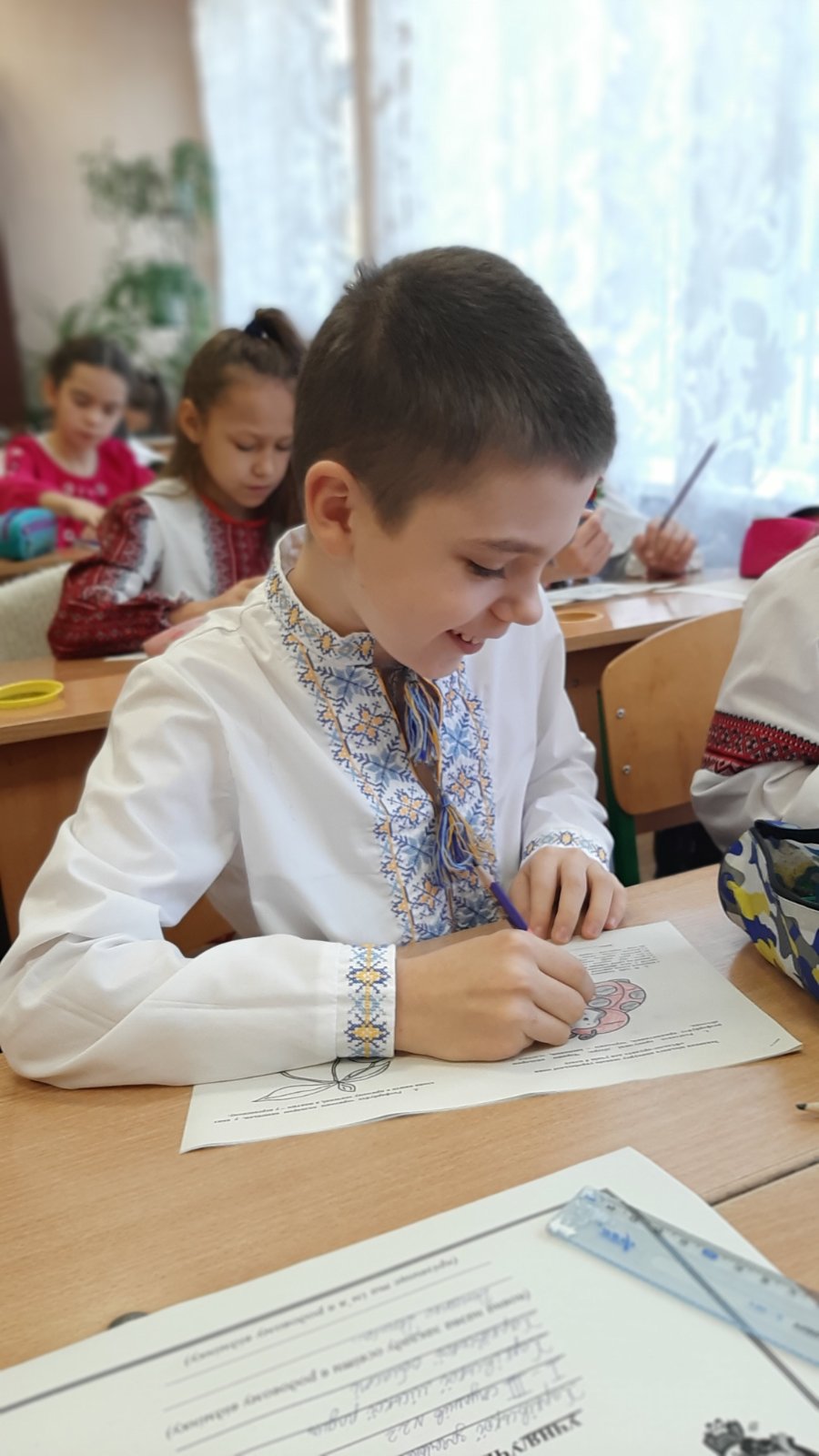 До Дня української писемності у харківських школах пройшов конкурс юних філологів