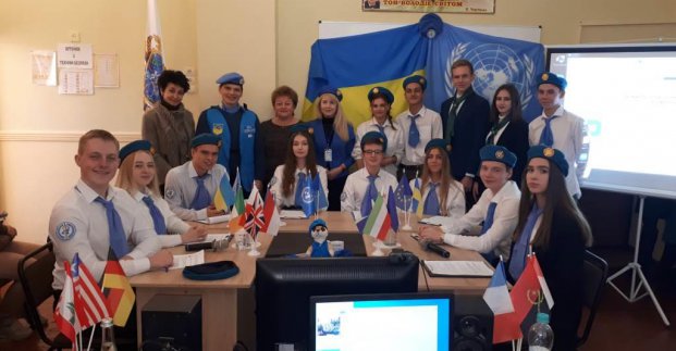 55 закладів освіти Харкова отримали сертифікати Міжнародної академії миру