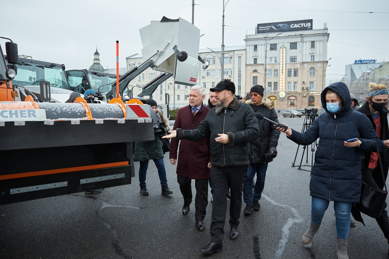На комунальні підприємства міста надійшла нова спецтехніка