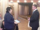 Харківським лікарям передали дорогий препарат для недоношених дітей