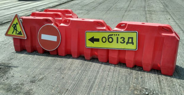 На вулиці Баркалова рух транспорту обмежено ще на місяць