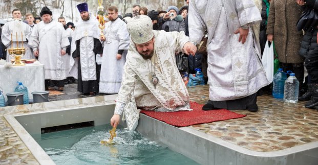 На Водохреща в храмах пройдуть богослужіння, а на джерелах освятять воду (список)
