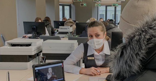 Послуга сурдоперекладача з'явилася в лікарнях і райадміністраціях