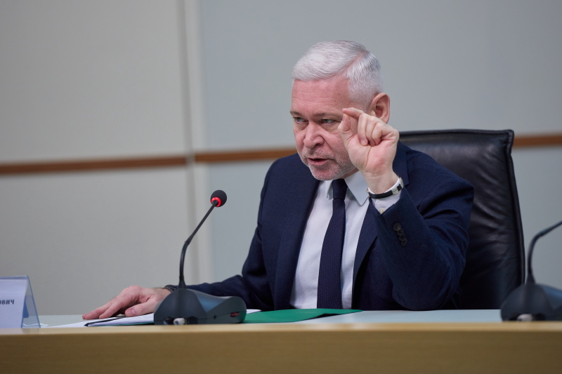 Місто виплачує матеріальну компенсацію вчителям і медпрацівникам, які захворіли на COVID-19