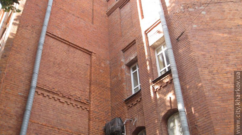 У Харкові комплексно реставрують фасади