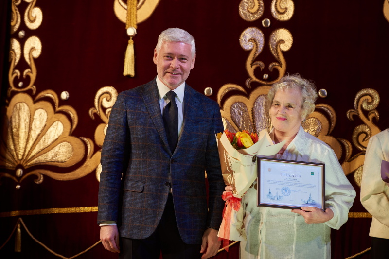 Харків'янкам вручили грамоти Міносвіти і міської ради