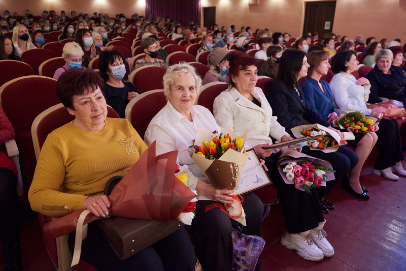 Харків'янкам вручили грамоти Міносвіти і міської ради