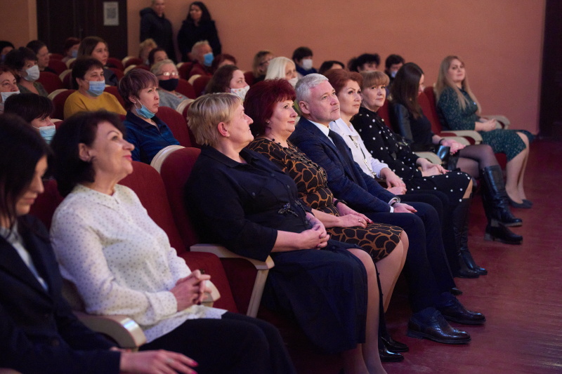 Харків'янкам вручили грамоти Міносвіти і міської ради