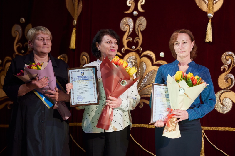 Харків'янкам вручили грамоти Міносвіти і міської ради