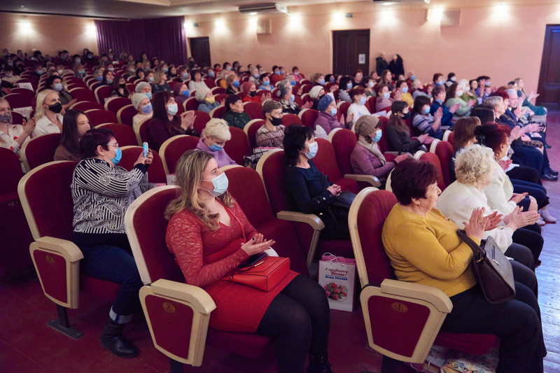 Харків'янкам вручили грамоти Міносвіти і міської ради