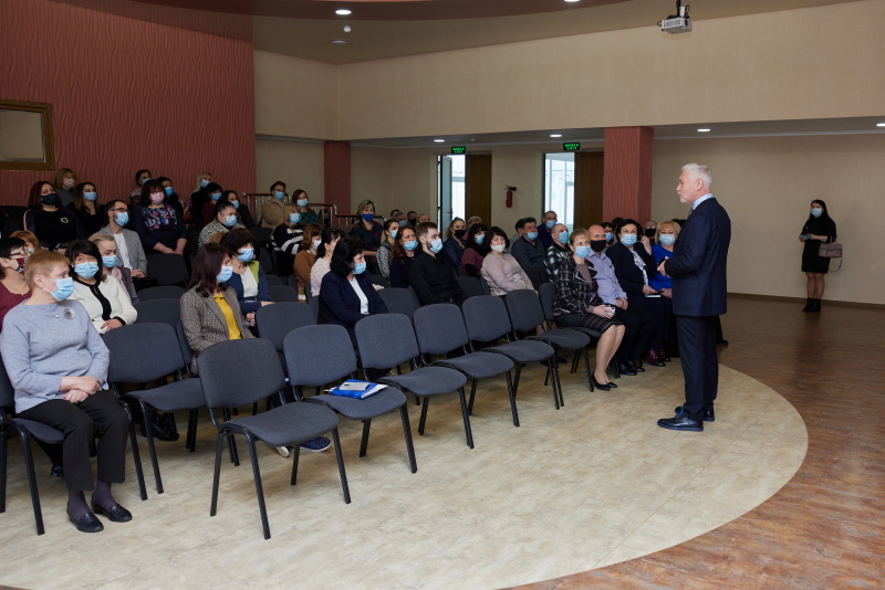 У найбільшій школі Немишлянського району відремонтують спортзал