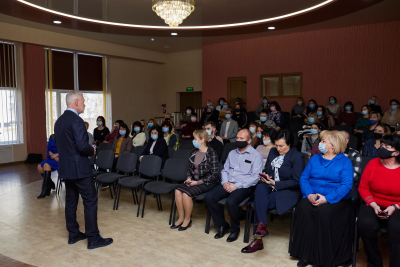 У найбільшій школі Немишлянського району відремонтують спортзал