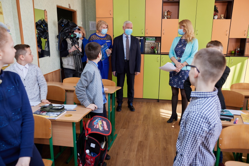 У найбільшій школі Немишлянського району відремонтують спортзал