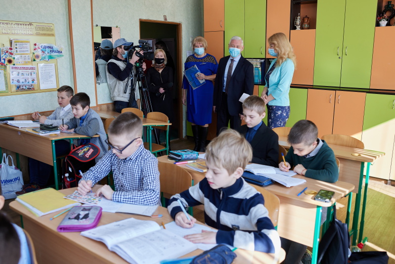 У найбільшій школі Немишлянського району відремонтують спортзал