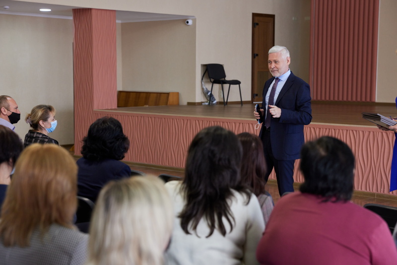 У найбільшій школі Немишлянського району відремонтують спортзал