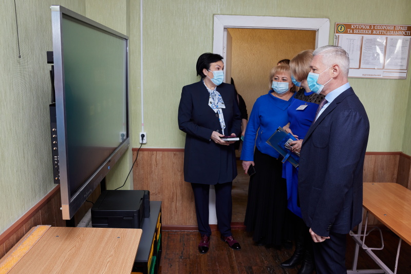 У найбільшій школі Немишлянського району відремонтують спортзал