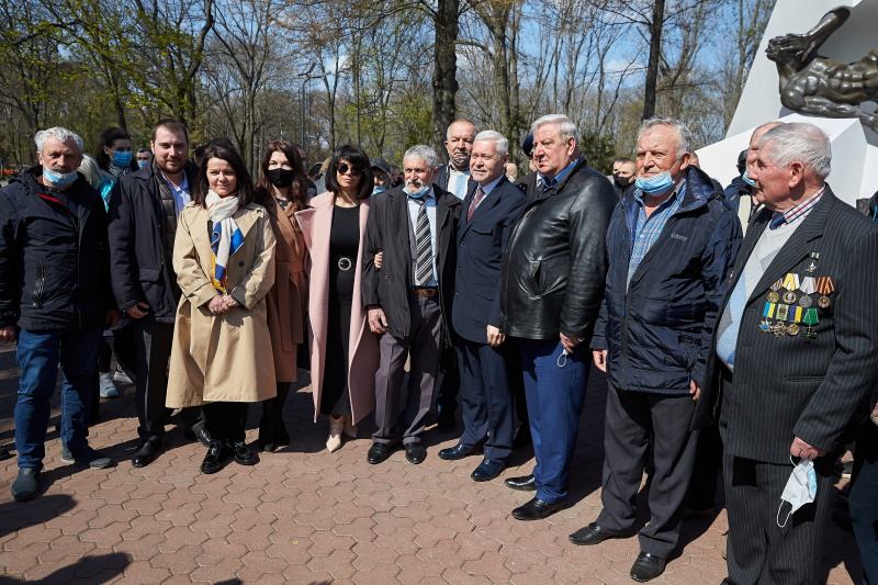 Харків'яни поклали квіти до пам'ятника жертвам Чорнобильської катастрофи
