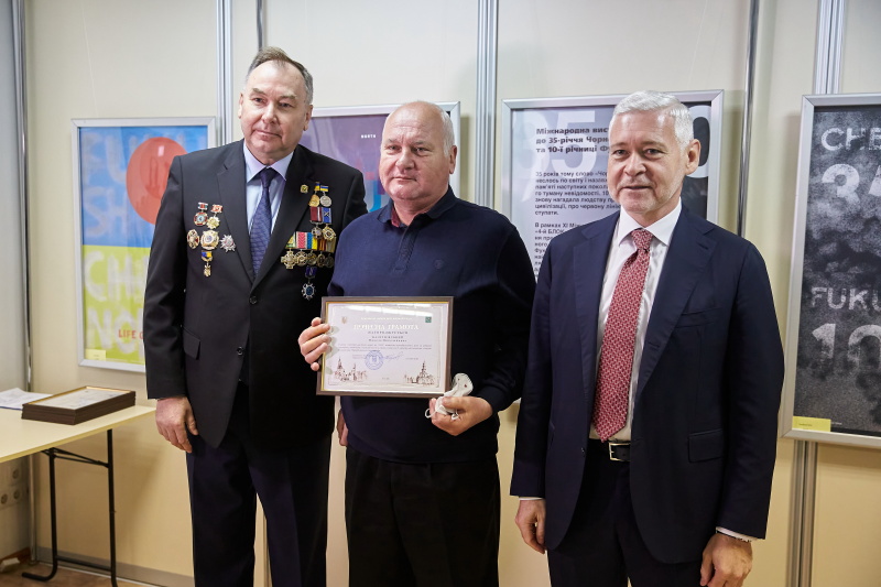 Ігор Терехов зустрівся з харківськими чорнобильцями та вручив їм нагороди