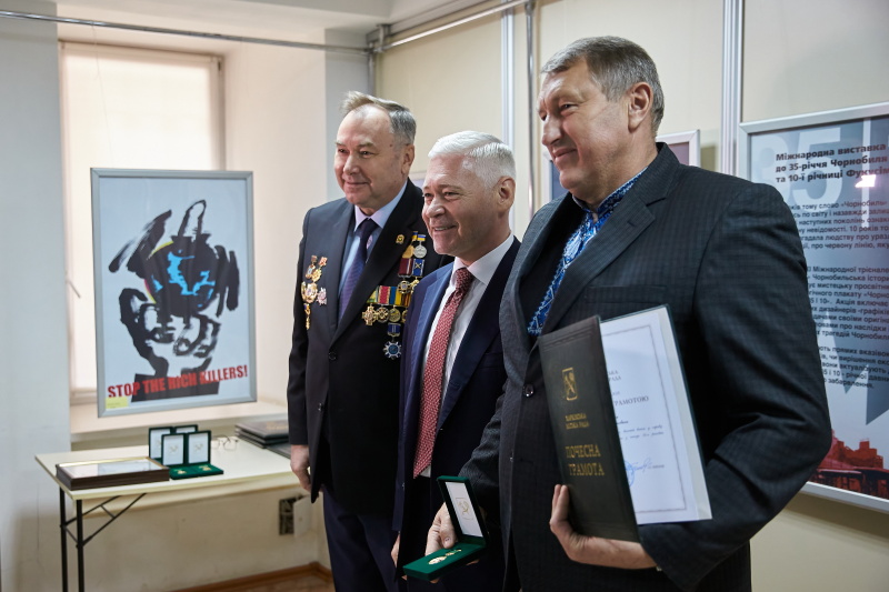 Ігор Терехов зустрівся з харківськими чорнобильцями та вручив їм нагороди
