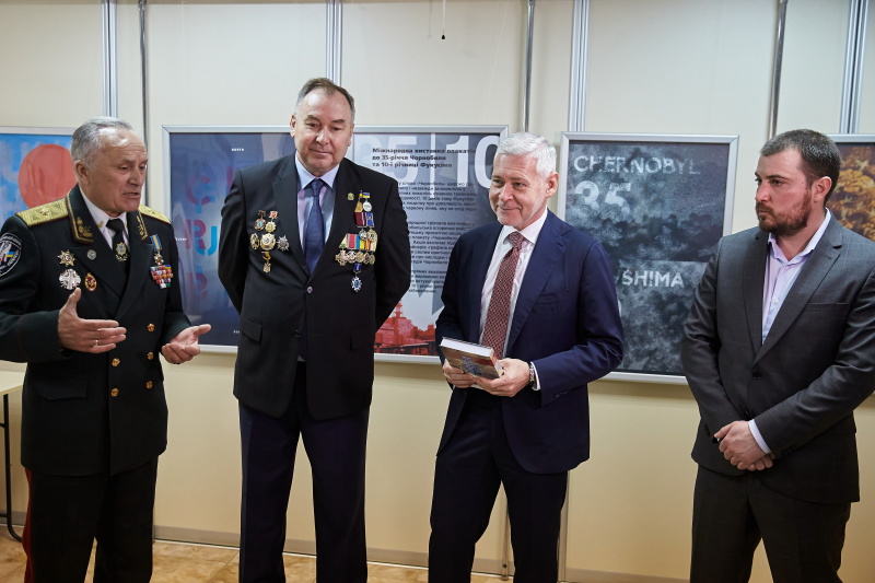 Ігор Терехов зустрівся з харківськими чорнобильцями та вручив їм нагороди