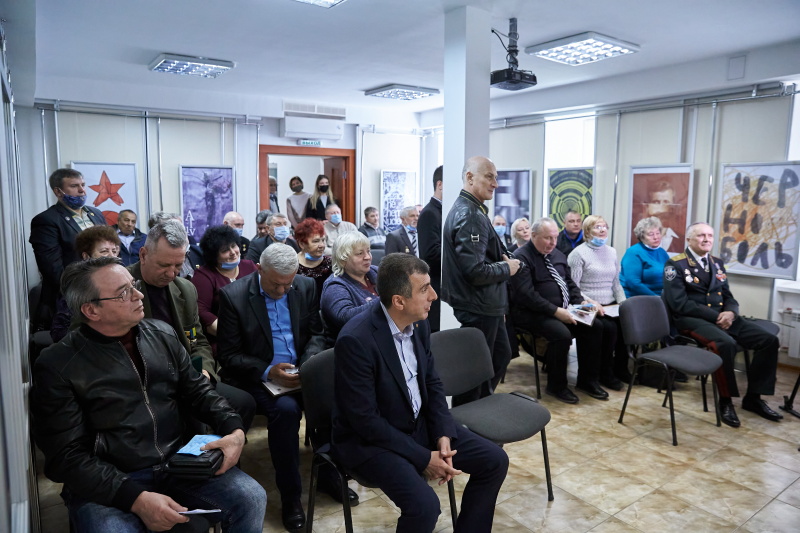 Ігор Терехов зустрівся з харківськими чорнобильцями та вручив їм нагороди
