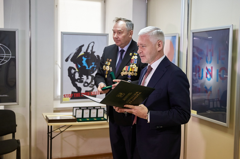 Ігор Терехов зустрівся з харківськими чорнобильцями та вручив їм нагороди