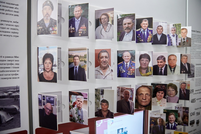 Ігор Терехов зустрівся з харківськими чорнобильцями та вручив їм нагороди