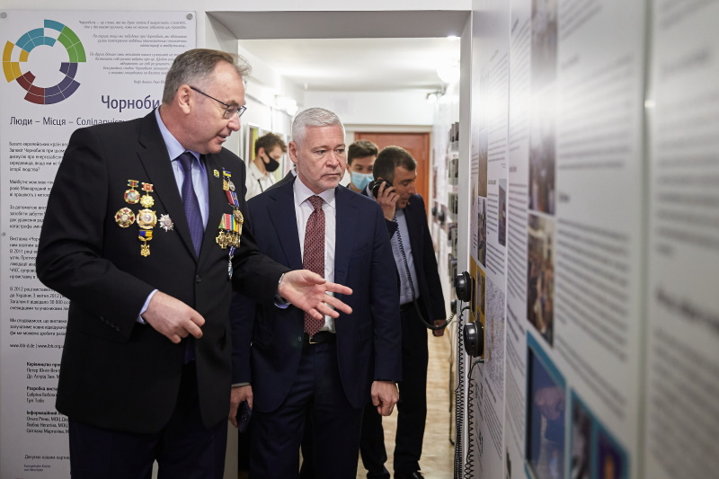Ігор Терехов зустрівся з харківськими чорнобильцями та вручив їм нагороди
