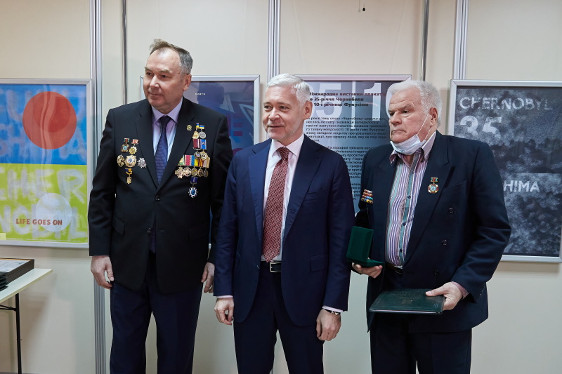 Ігор Терехов зустрівся з харківськими чорнобильцями та вручив їм нагороди