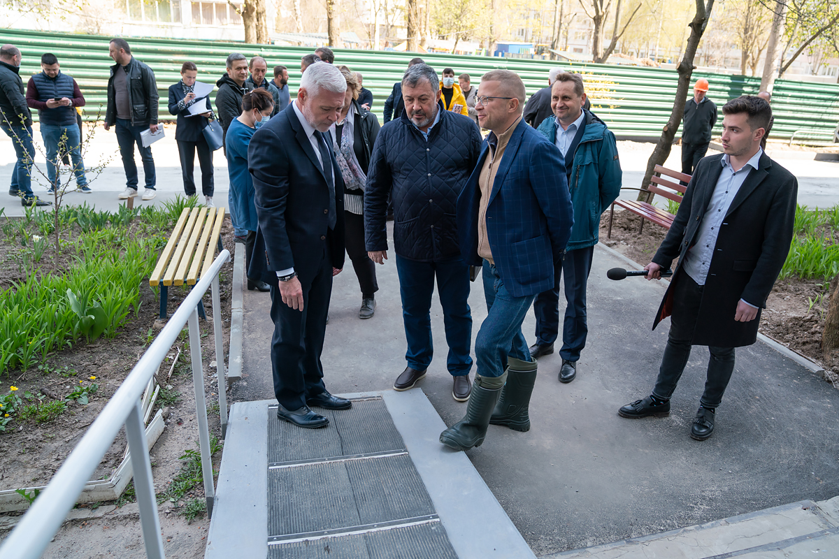 Локацію для відпочинку на вулиці Ахсарова відкриють до Дня захисту дітей