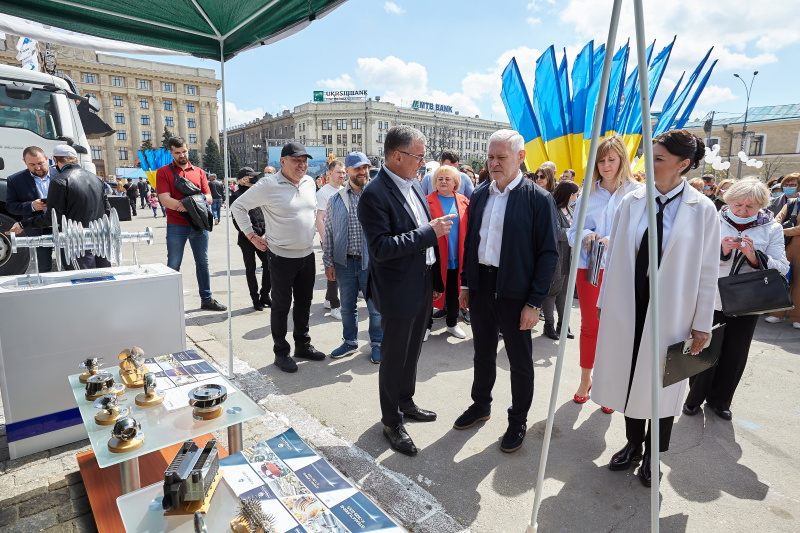 Провідні підприємства Харкова представили на площі Свободи свої досягнення