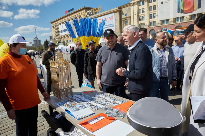 Провідні підприємства Харкова представили на площі Свободи свої досягнення