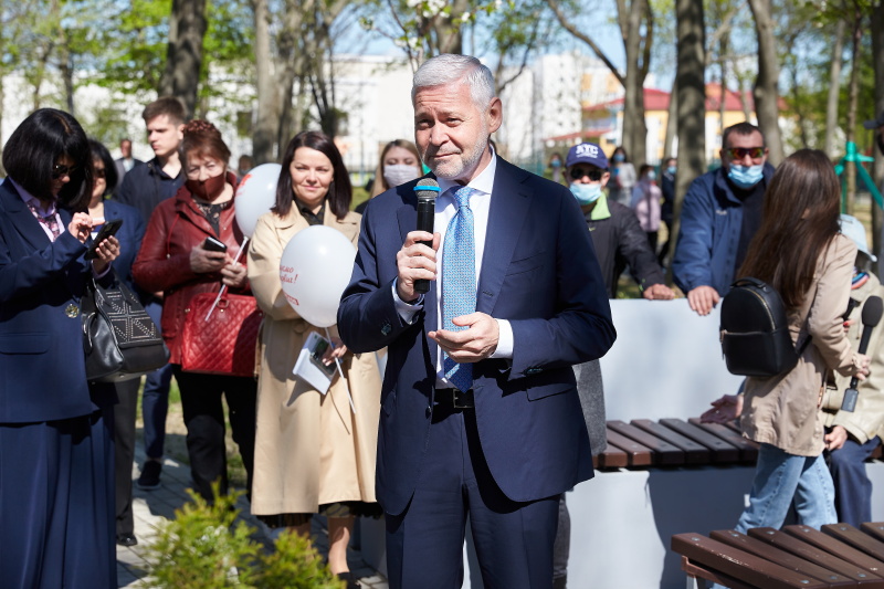 Напередодні 9 Травня у Молодіжному парку висадили алею дерев і організували зустріч ветеранів 