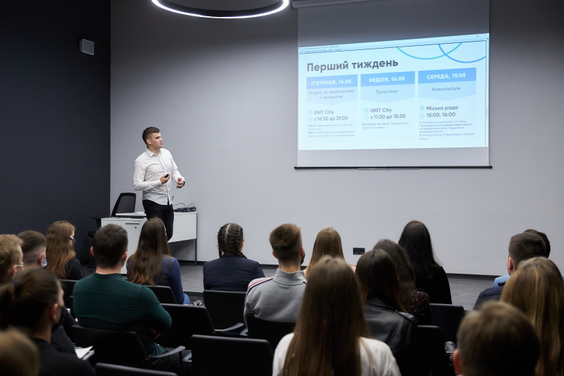 У Харкові навчатимуть на помічника депутата