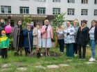 У лікарні №16 привітали дітей і висадили «Алею надії»