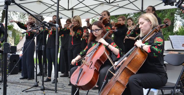 Дитяча музична школа №10 дала звітний концерт під відкритим небом